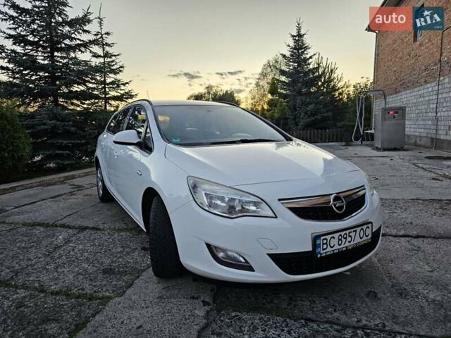 Белый Опель Астра, объемом двигателя 1.7 л и пробегом 252 тыс. км за 6500 $, фото 8 на Automoto.ua