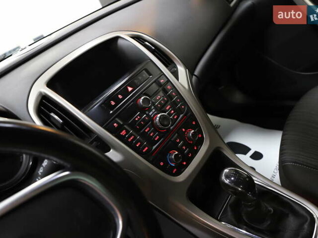 Білий Опель Астра, об'ємом двигуна 1.7 л та пробігом 144 тис. км за 8899 $, фото 58 на Automoto.ua