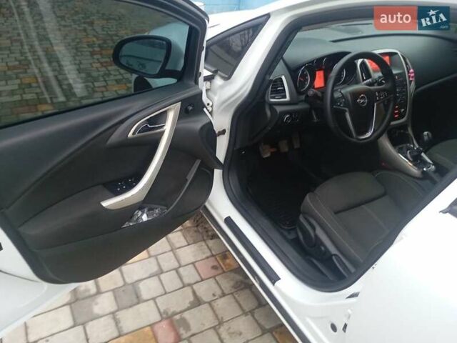 Белый Опель Астра, объемом двигателя 1.3 л и пробегом 268 тыс. км за 5700 $, фото 5 на Automoto.ua