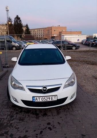 Белый Опель Астра, объемом двигателя 1.69 л и пробегом 263 тыс. км за 8000 $, фото 1 на Automoto.ua