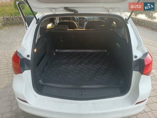 Белый Опель Астра, объемом двигателя 0 л и пробегом 230 тыс. км за 7000 $, фото 2 на Automoto.ua