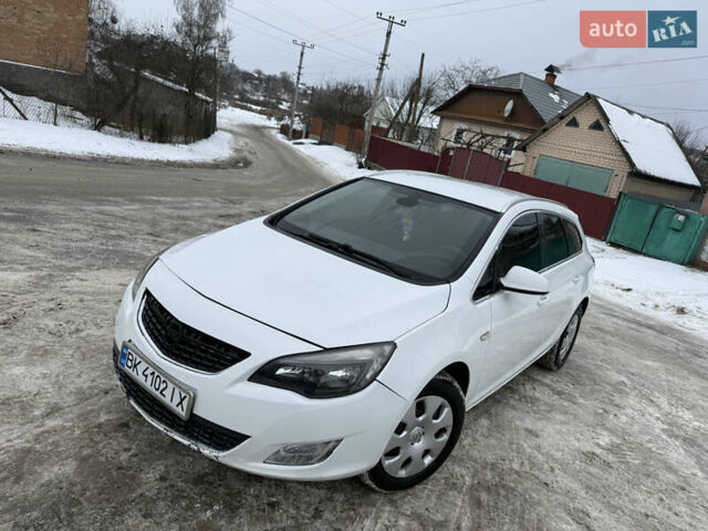 Белый Опель Астра, объемом двигателя 1.69 л и пробегом 320 тыс. км за 4600 $, фото 2 на Automoto.ua