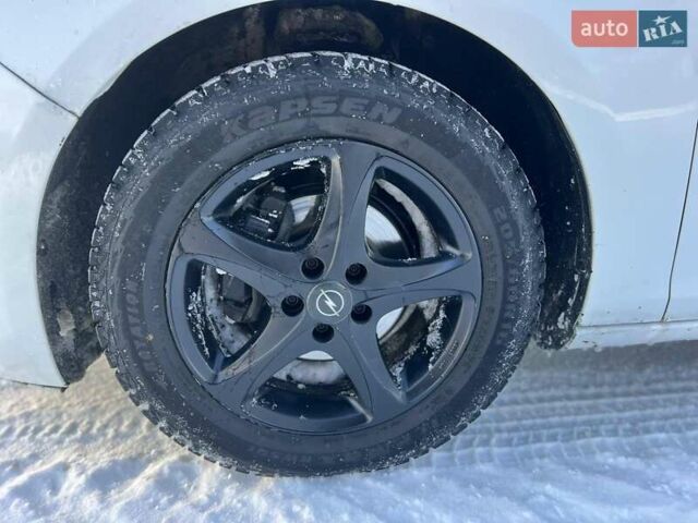 Белый Опель Астра, объемом двигателя 1.3 л и пробегом 287 тыс. км за 5900 $, фото 5 на Automoto.ua