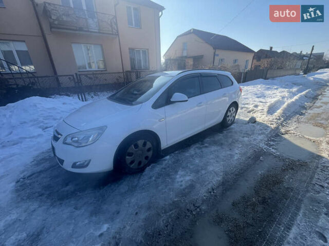 Белый Опель Астра, объемом двигателя 1.25 л и пробегом 255 тыс. км за 5800 $, фото 1 на Automoto.ua