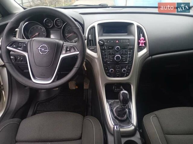 Белый Опель Астра, объемом двигателя 1.3 л и пробегом 268 тыс. км за 5700 $, фото 9 на Automoto.ua