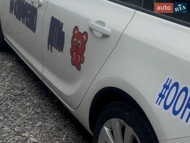 Белый Опель Астра, объемом двигателя 1.4 л и пробегом 207 тыс. км за 6850 $, фото 10 на Automoto.ua