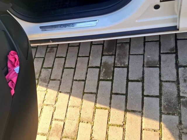 Белый Опель Астра, объемом двигателя 2 л и пробегом 18600 тыс. км за 7300 $, фото 9 на Automoto.ua