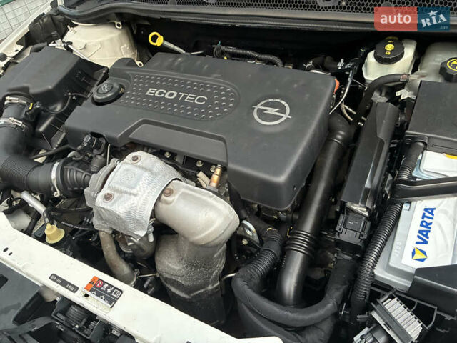 Опель Астра 2012 в Житомире на Automoto.ua Белый Опель Астра, объемом двигателя 1.3 л и пробегом 278 тыс. км за 5900 $, фото 11 на Automoto.ua