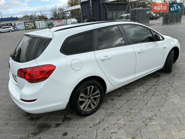 Опель Астра 2012 в Житомире на Automoto.ua Белый Опель Астра, объемом двигателя 1.3 л и пробегом 278 тыс. км за 5900 $, фото 4 на Automoto.ua