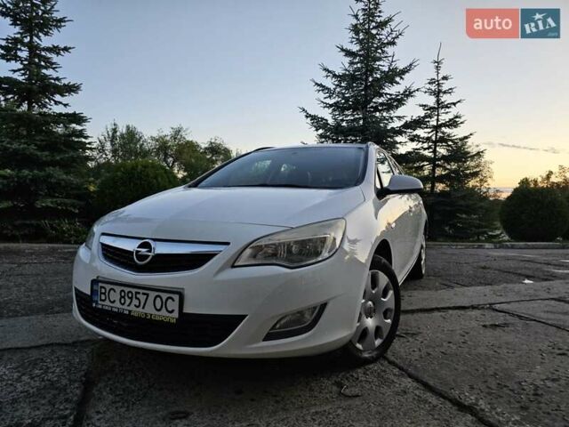Белый Опель Астра, объемом двигателя 1.7 л и пробегом 252 тыс. км за 6500 $, фото 2 на Automoto.ua