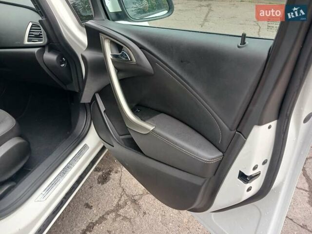 Опель Астра 2012 в Стрые на Automoto.ua Белый Опель Астра, объемом двигателя 1.7 л и пробегом 198 тыс. км за 7350 $, фото 48 на Automoto.ua