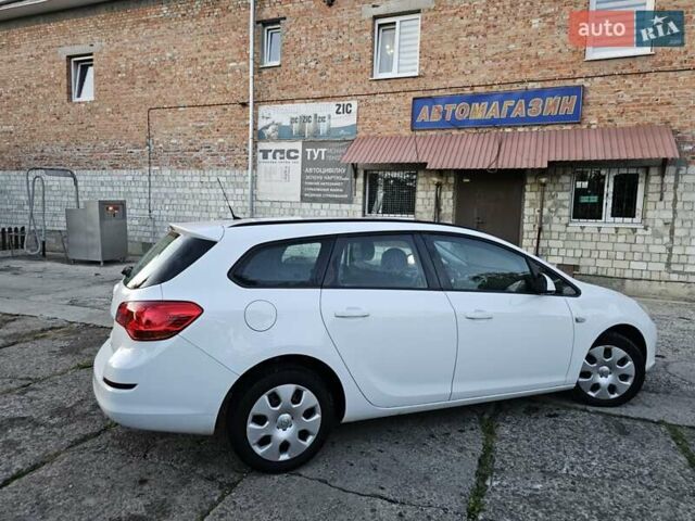 Белый Опель Астра, объемом двигателя 1.7 л и пробегом 252 тыс. км за 6500 $, фото 16 на Automoto.ua