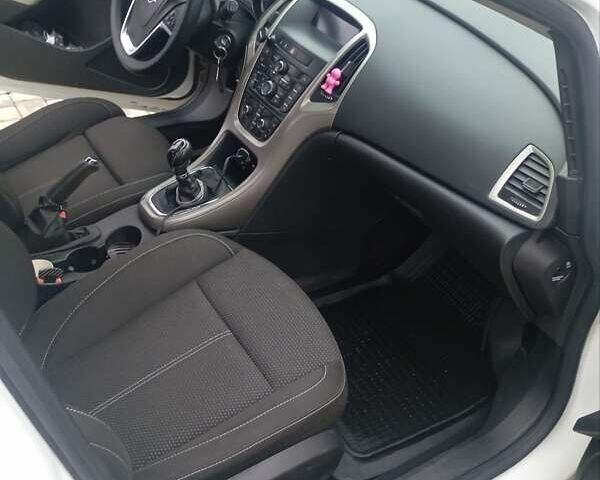 Белый Опель Астра, объемом двигателя 1.3 л и пробегом 268 тыс. км за 5700 $, фото 7 на Automoto.ua