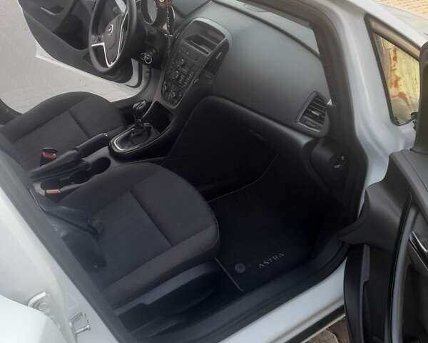 Белый Опель Астра, объемом двигателя 1.69 л и пробегом 217 тыс. км за 6800 $, фото 18 на Automoto.ua