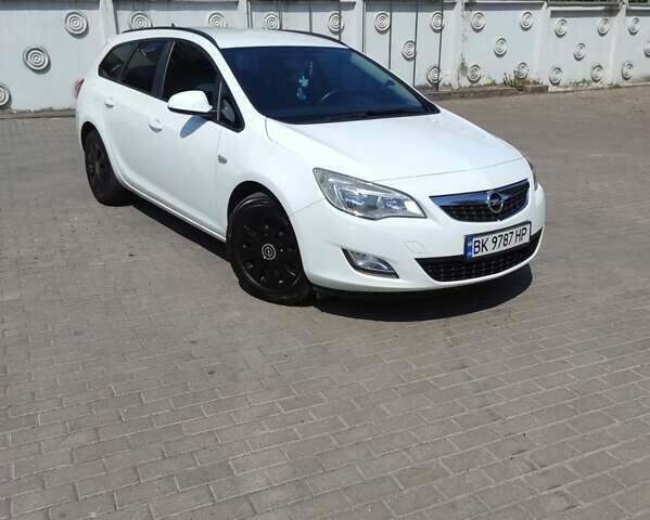 Белый Опель Астра, объемом двигателя 1.7 л и пробегом 212 тыс. км за 7599 $, фото 3 на Automoto.ua