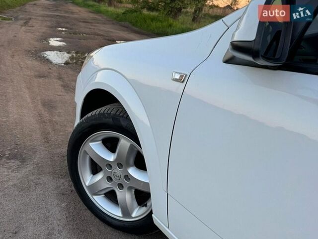 Белый Опель Астра, объемом двигателя 1.69 л и пробегом 260 тыс. км за 6100 $, фото 33 на Automoto.ua
