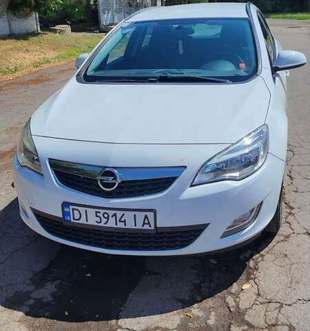 Белый Опель Астра, объемом двигателя 1.7 л и пробегом 200 тыс. км за 7800 $, фото 2 на Automoto.ua