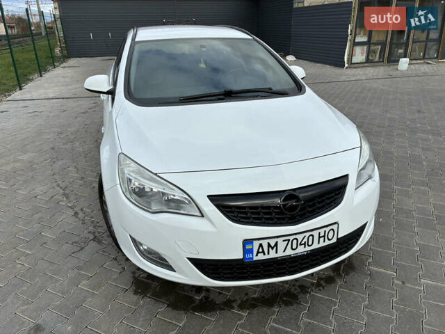 Опель Астра 2012 в Житомире на Automoto.ua Белый Опель Астра, объемом двигателя 1.3 л и пробегом 278 тыс. км за 5900 $, фото 8 на Automoto.ua