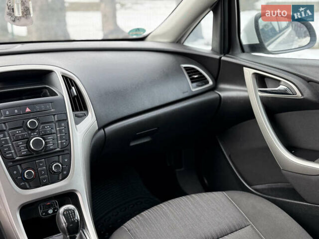 Белый Опель Астра, объемом двигателя 1.69 л и пробегом 256 тыс. км за 6200 $, фото 22 на Automoto.ua