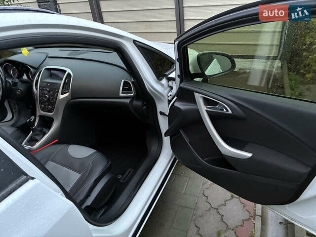 Опель Астра 2012 в Житомире на Automoto.ua Белый Опель Астра, объемом двигателя 1.3 л и пробегом 278 тыс. км за 5900 $, фото 17 на Automoto.ua