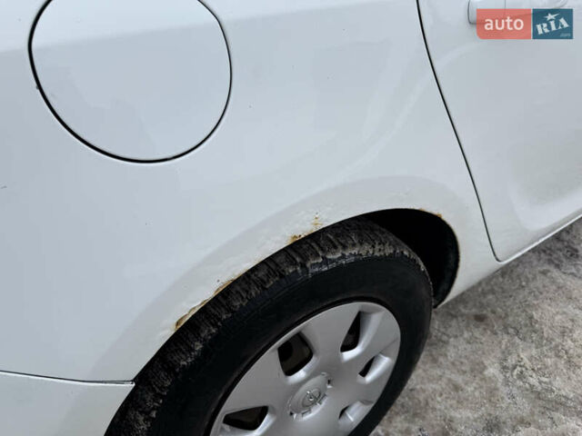 Белый Опель Астра, объемом двигателя 1.69 л и пробегом 320 тыс. км за 4600 $, фото 3 на Automoto.ua