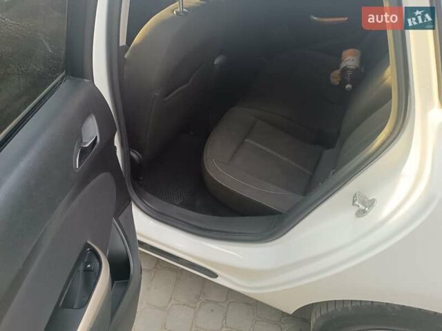 Белый Опель Астра, объемом двигателя 0 л и пробегом 230 тыс. км за 7000 $, фото 1 на Automoto.ua