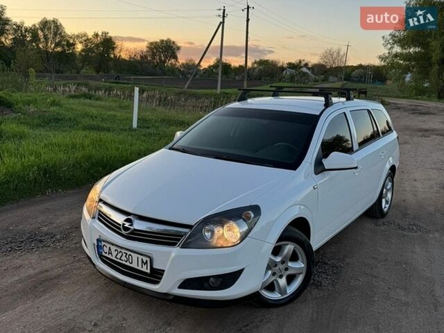 Белый Опель Астра, объемом двигателя 1.69 л и пробегом 260 тыс. км за 6100 $, фото 4 на Automoto.ua