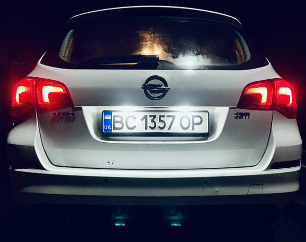 Білий Опель Астра, об'ємом двигуна 2 л та пробігом 250 тис. км за 8000 $, фото 1 на Automoto.ua