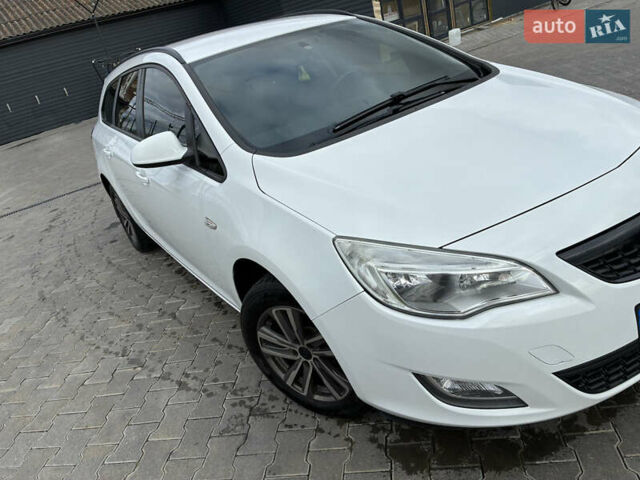 Опель Астра 2012 в Житомире на Automoto.ua Белый Опель Астра, объемом двигателя 1.3 л и пробегом 278 тыс. км за 5900 $, фото 3 на Automoto.ua