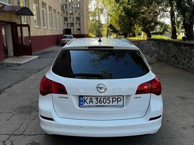 Белый Опель Астра, объемом двигателя 1.69 л и пробегом 213 тыс. км за 5900 $, фото 6 на Automoto.ua