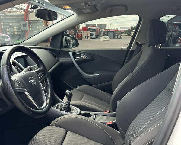 Белый Опель Астра, объемом двигателя 1.69 л и пробегом 224 тыс. км за 8700 $, фото 6 на Automoto.ua