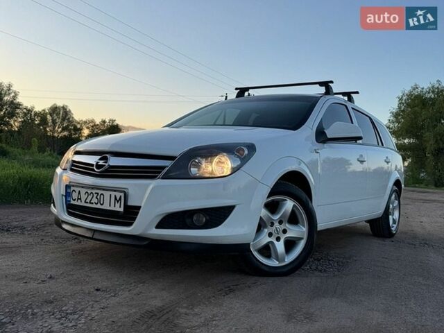 Белый Опель Астра, объемом двигателя 1.69 л и пробегом 260 тыс. км за 6100 $, фото 3 на Automoto.ua