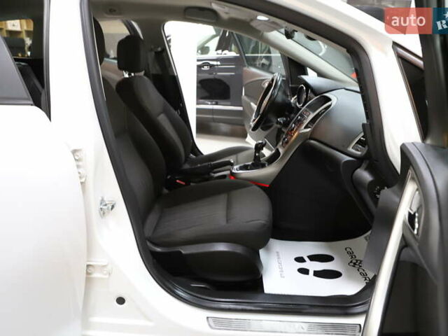 Білий Опель Астра, об'ємом двигуна 1.7 л та пробігом 144 тис. км за 8899 $, фото 95 на Automoto.ua