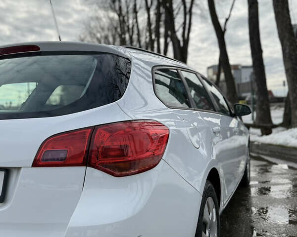 Белый Опель Астра, объемом двигателя 1.69 л и пробегом 256 тыс. км за 6200 $, фото 15 на Automoto.ua