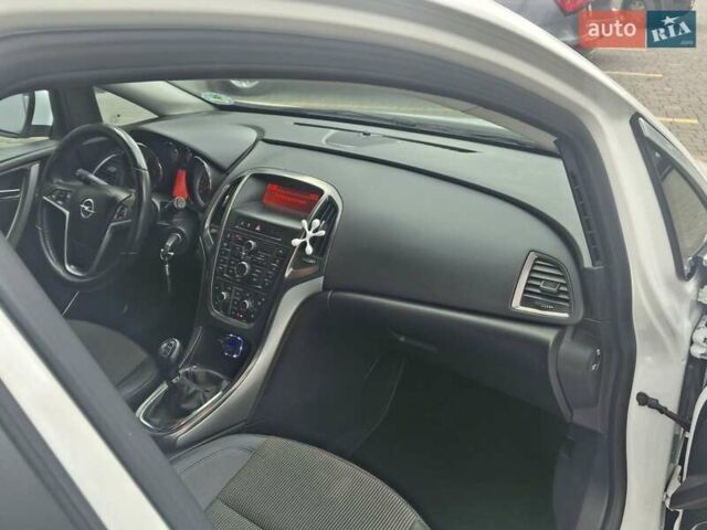 Белый Опель Астра, объемом двигателя 1.7 л и пробегом 232 тыс. км за 8500 $, фото 45 на Automoto.ua