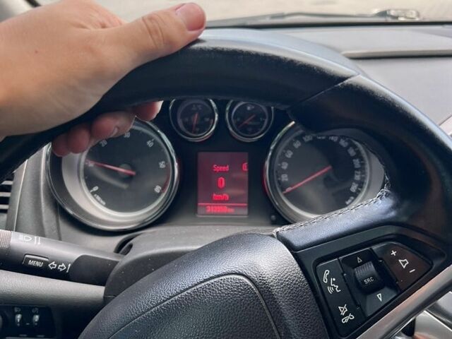 Белый Опель Астра, объемом двигателя 1.69 л и пробегом 320 тыс. км за 5999 $, фото 8 на Automoto.ua