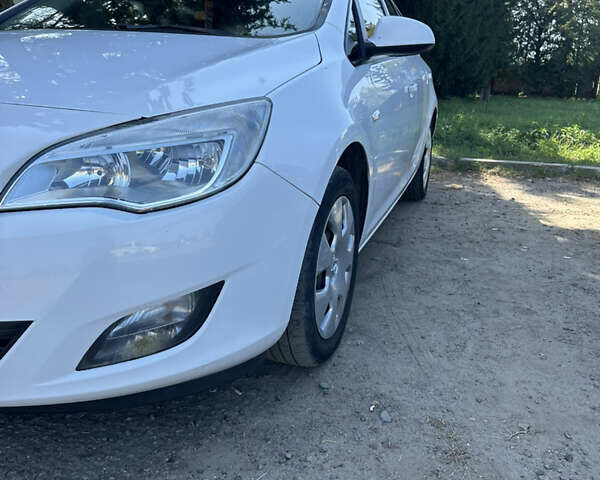 Белый Опель Астра, объемом двигателя 1.25 л и пробегом 352 тыс. км за 6200 $, фото 4 на Automoto.ua