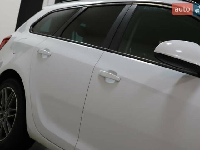 Білий Опель Астра, об'ємом двигуна 1.7 л та пробігом 144 тис. км за 8899 $, фото 37 на Automoto.ua