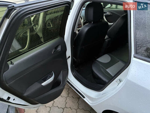 Опель Астра 2012 в Житомире на Automoto.ua Белый Опель Астра, объемом двигателя 1.3 л и пробегом 278 тыс. км за 5900 $, фото 14 на Automoto.ua