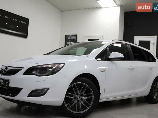 Белый Опель Астра, объемом двигателя 1.7 л и пробегом 140 тыс. км за 7700 $, фото 13 на Automoto.ua