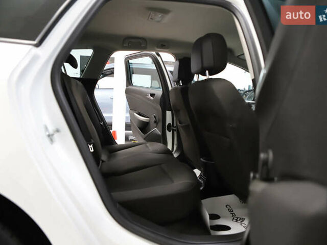 Белый Опель Астра, объемом двигателя 1.7 л и пробегом 140 тыс. км за 7700 $, фото 79 на Automoto.ua