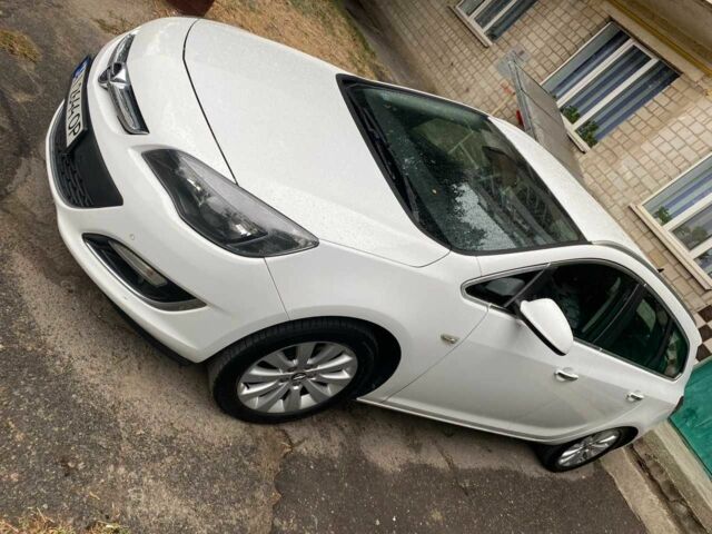 Опель Астра 2013 в Фастове на Automoto.ua Белый Опель Астра, объемом двигателя 1.7 л и пробегом 296 тыс. км за 8000 $, фото 2 на Automoto.ua