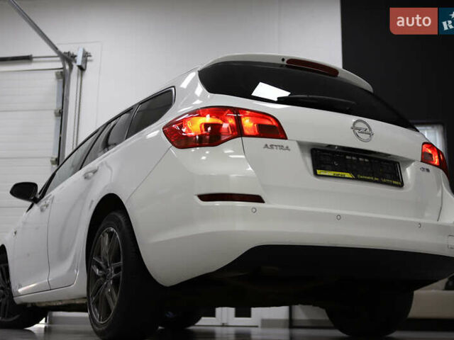 Белый Опель Астра, объемом двигателя 1.7 л и пробегом 140 тыс. км за 7700 $, фото 33 на Automoto.ua