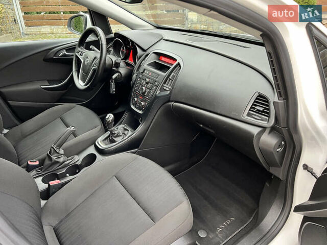 Опель Астра 2013 у Львові на Automoto.ua Білий Опель Астра, об'ємом двигуна 1.7 л та пробігом 192 тис. км за 7300 $, фото 24 на Automoto.ua