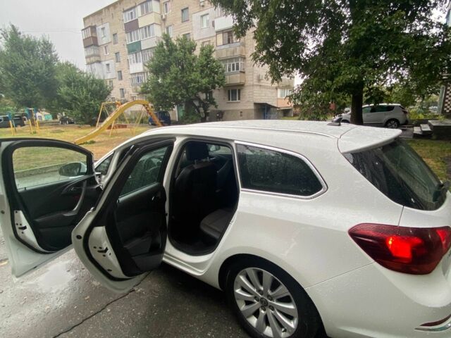 Опель Астра 2013 в Фастове на Automoto.ua Белый Опель Астра, объемом двигателя 1.7 л и пробегом 296 тыс. км за 8000 $, фото 9 на Automoto.ua