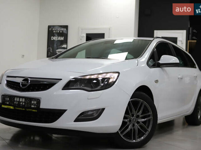 Белый Опель Астра, объемом двигателя 1.7 л и пробегом 140 тыс. км за 7700 $, фото 9 на Automoto.ua