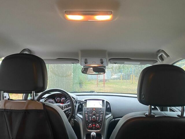 Опель Астра 2013 в Фастове на Automoto.ua Белый Опель Астра, объемом двигателя 1.7 л и пробегом 296 тыс. км за 8000 $, фото 20 на Automoto.ua