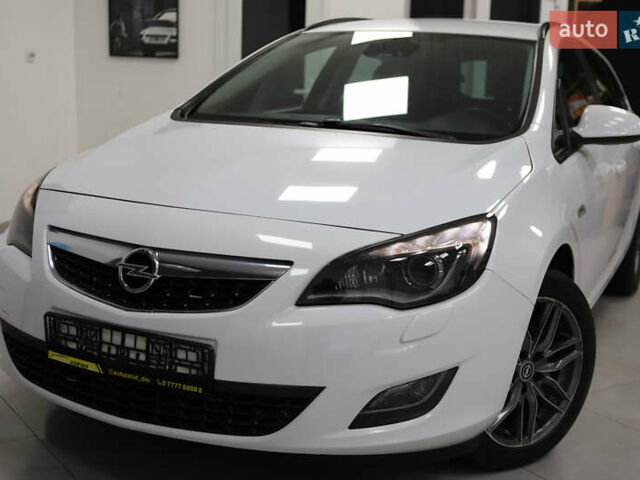 Белый Опель Астра, объемом двигателя 1.7 л и пробегом 140 тыс. км за 7700 $, фото 11 на Automoto.ua