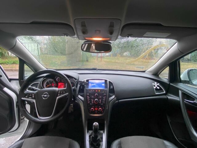 Опель Астра 2013 в Фастове на Automoto.ua Белый Опель Астра, объемом двигателя 1.7 л и пробегом 296 тыс. км за 8000 $, фото 17 на Automoto.ua