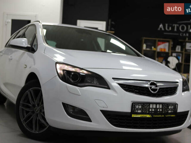 Белый Опель Астра, объемом двигателя 1.7 л и пробегом 140 тыс. км за 7700 $, фото 18 на Automoto.ua